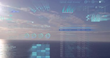 Deniz manzarası üzerinde finansal veri işleme animasyonu. Küresel iş, finans, hesaplama ve veri işleme kavramı dijital olarak oluşturulmuş video.