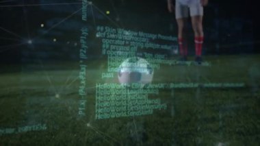 Beyazlı futbolcu ve sahada futbola bağlı bağlantıların animasyonu. Küresel spor, bağlantılar, hesaplama ve veri işleme kavramı dijital olarak oluşturulmuş video.