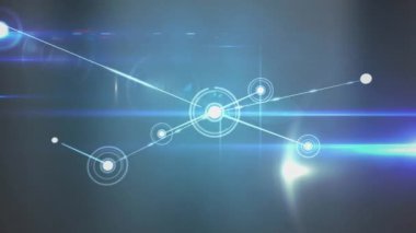 Mavi parlayan arkaplan üzerindeki bağlantı ağının animasyonu. Küresel ağ, iş, finans, hesaplama ve veri işleme kavramı dijital olarak oluşturulmuş video.