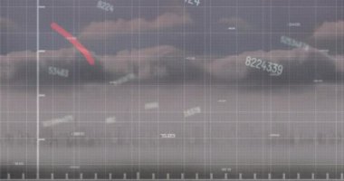 Bulutların üzerinde işlenen finansal verilerin animasyonu. Küresel iş, finans, hesaplama ve veri işleme kavramı dijital olarak oluşturulmuş video.