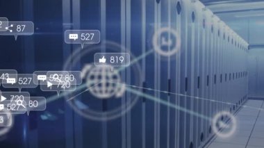 Bilgisayar sunucuları üzerindeki simgelerle bağlantı ağının animasyonu. Küresel ağlar, iş dünyası, finans, bulut hesaplama ve veri işleme kavramı dijital olarak oluşturulmuş video.