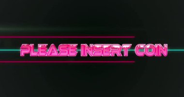 Lütfen siyah arkaplana karşı lens fişekleri üzerinden satır aralarına bozuk para metni takın. Dijital olarak üretilmiş, hologram, illüstrasyon, video oyunu, atari salonu, soyut ve teknoloji kavramı.