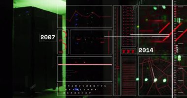 Bilgisayar sunucuları üzerinden veri işleme animasyonu. Küresel iş, finans, bulut hesaplama ve veri işleme kavramı dijital olarak oluşturulmuş video.