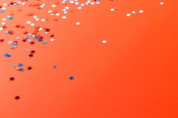 美国国旗的红星 蓝星和白星 有橙色背景的复制空间 美国的爱国主义 独立日和传统概念 — 图库照片