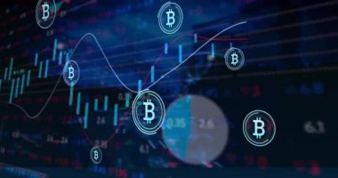 Sanal para simgelerinin çoklu grafikler üzerinde animasyonu ve alım satım tahtasına karşı değişen rakamlar. Dijital olarak üretilmiş, hologram, illüstrasyon, rapor, iş dünyası, borsa, kripto para birimi, teknoloji.