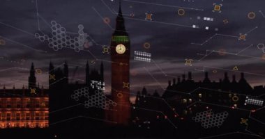 Gece büyük Ben kulesinin hava görüntüsü ile veri işleme animasyonu. Bilgisayar arayüzü ve iş veri teknolojisi kavramı