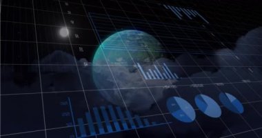 Grafiklerin animasyonu, yoğun bulutların üzerindeki sayıları aya karşı değiştirmek ve siyah arkaplanda dünyayı değiştirmek. Dijital olarak üretilmiş, hologram, küreselleşme, rapor, iş dünyası, büyüme ve teknoloji kavramı.