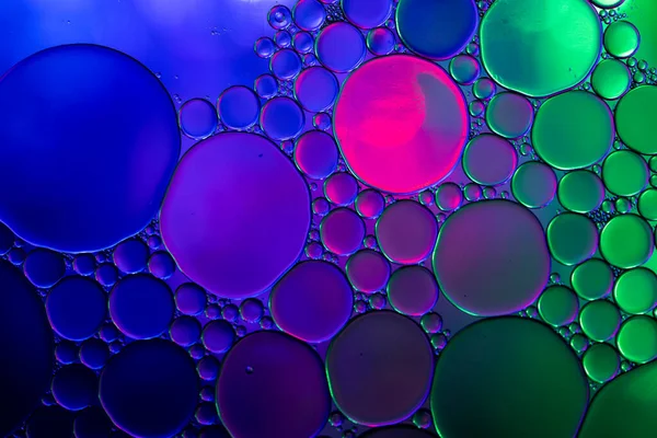 Макро Закриває Водяні Бульбашки Копіювальним Простором Багатокольоровому Тлі Макро Колір — стокове фото