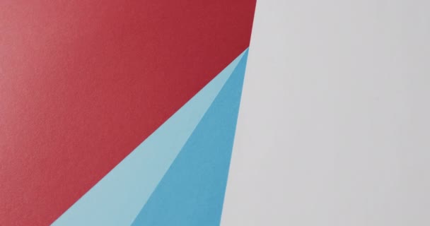 Крупним Планом Порожні Блакитні Картки Червоному Тлі Копіювальним Простором Повільному — стокове відео