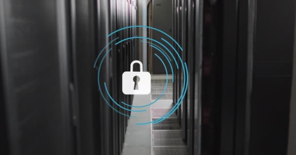 针对计算机服务器室的安全锁图标动画 网络安全和业务数据存储技术概念 — 图库视频影像