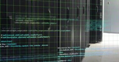 Arka plandaki sunucu odasıyla bilgisayar dilindeki şebeke kalıbının animasyonu. Dijital bileşik, çoklu pozlama, üç boyutlu, kodlama, veri merkezi, ağ, teknoloji konsepti.