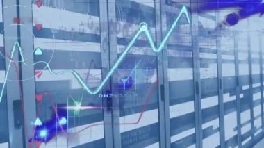 Sunucu odasında dünya haritasıyla veri işleme animasyonu. Küresel teknoloji, bilgisayar ve dijital arayüz kavramı dijital olarak oluşturulmuş video.