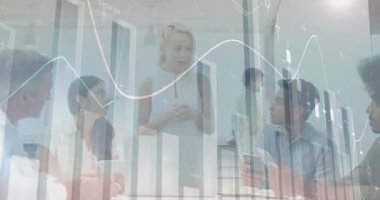 Muhtelif meslektaşların ofiste tartıştıkları istatistiksel veri işleme animasyonu. İş veri teknolojisi kavramı