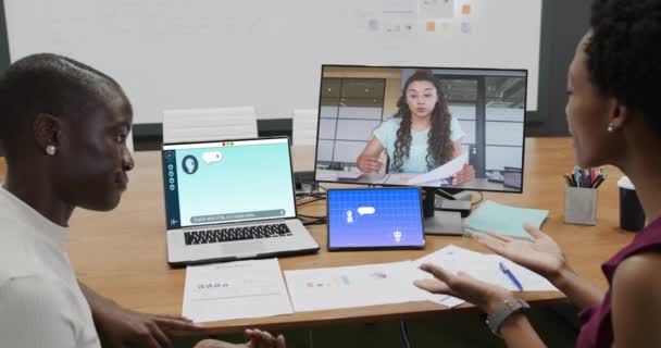 Diversas Pessoas Negócios Com Videochamada Usando Laptop Com Bate Papo — Vídeo de Stock