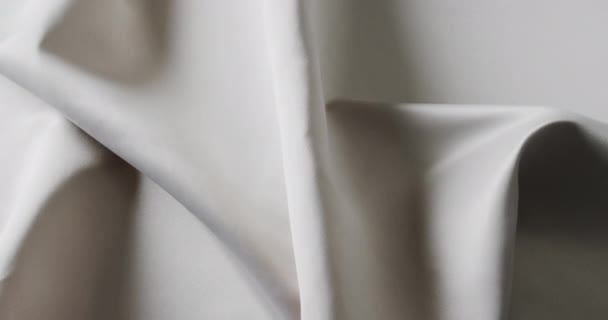 Закрыть Белую Блестящую Шелковую Ткань Замедленной Съемке Текстура Ткань Ткань — стоковое видео