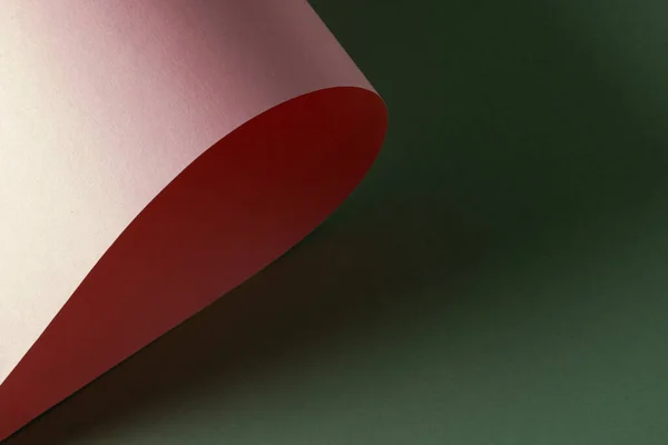 Yeşil Arkaplanda Fotokopi Alanı Olan Pembe Kağıdı Kapat Renk Doku — Stok fotoğraf