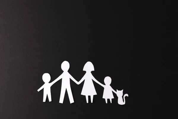 Livro Branco Cortado Família Com Duas Crianças Gato Espaço Cópia — Fotografia de Stock