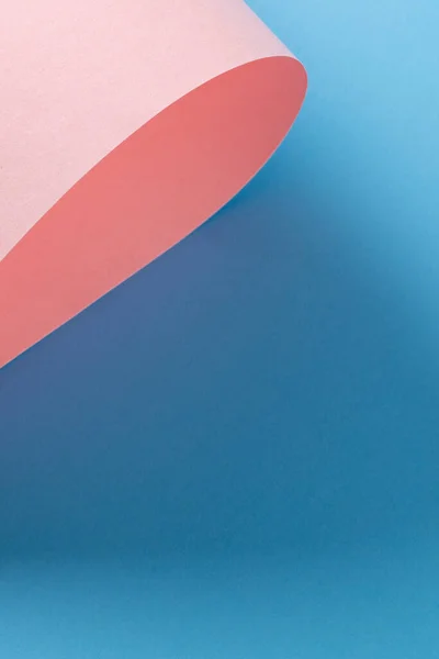 Close Van Roze Papier Blauwe Achtergrond Met Kopieerruimte Kleur Textuur — Stockfoto