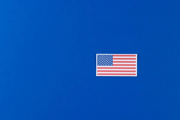Wysoki Kąt Widok Flagi Stanów Zjednoczonych Ameryki Miejsca Kopiowania Niebieskim — Zdjęcie stockowe