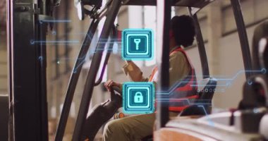 Depoda taret kamyonu kullanan Afro-Amerikan işçilere anahtar ve asma kilit ikonlarının animasyonu. Küresel iş, dağıtım ve dijital arayüz kavramı dijital olarak oluşturulmuş video.