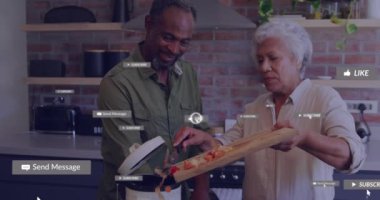 Sosyal medya ikonlarının, Afrika kökenli Amerikalı üst düzey çiftlerin evde birlikte yemek yapmaları üzerine animasyonu. Sosyal medya ağ teknolojisi ve emeklilik yaşam tarzı kavramı