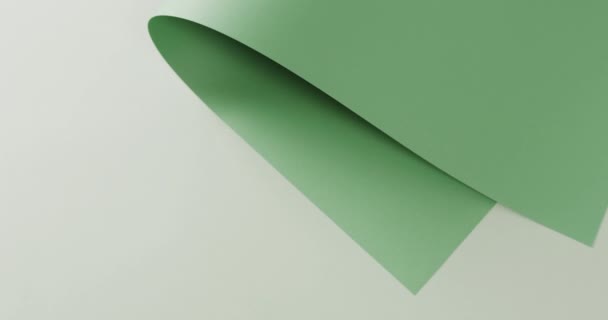 Beyaz Arkaplandaki Yeşil Rulo Kağıdı Yavaş Çekimde Kopyala Doku Malzeme — Stok video
