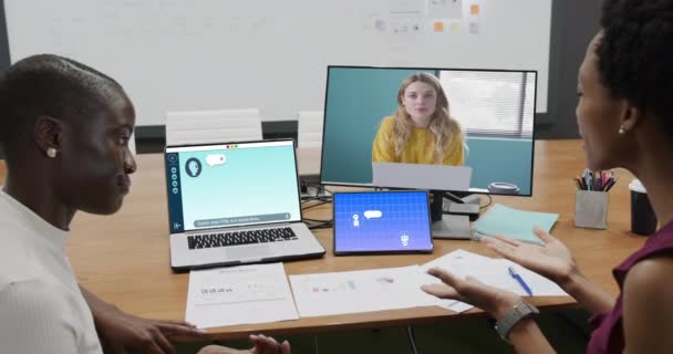 Різні Бізнес Леді Мають Відеодзвінок Використовують Ноутбук Цифровим Чатом Екрані — стокове відео