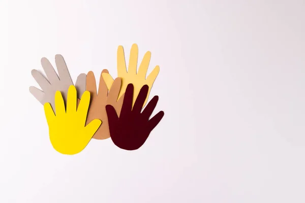 Бумага Вырезана Разноцветных Рук Копировальным Пространством Белом Фоне Гуманитарная Помощь — стоковое фото
