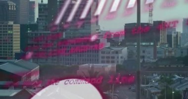 Bilgisayar dili, dünya, grafikler, modern binaların havadan görünüşü üzerinden daireler yükleme animasyonu. Dijital bileşik, çoklu pozlama, küreselleşme, rapor, iş dünyası, kodlama ve teknoloji.