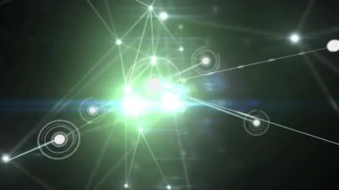 Yeşil arka planda parlayan bağlantı ağının animasyonu. Küresel ağ ve iş teknolojisi kavramı
