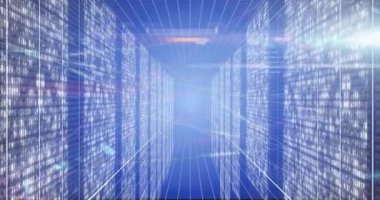 Bilgisayar sunucuları üzerinden veri işleme ve bağlantıların animasyonu. Küresel bağlantılar, dijital arayüz, veri işleme ve hesaplama kavramı dijital olarak oluşturulmuş video.