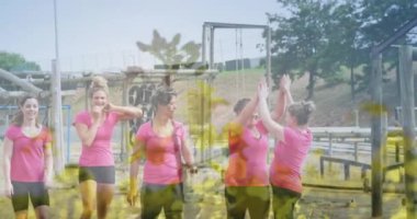 Engelli parkurunda çeşitli kadınların üzerinde bitkilerin canlandırılması beşlik çakıyor. Küresel spor, sağlık, fitness ve dijital arayüz kavramı dijital olarak oluşturulmuş video.