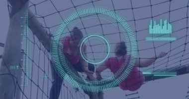 Engelli parkur tırmanışında çeşitli kadınlar üzerinde veri işleme ve tarama animasyonu. Küresel spor, sağlık, fitness ve dijital arayüz kavramı dijital olarak oluşturulmuş video.