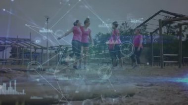 Engelli parkurunda koçu olan çeşitli kadınlar üzerinde bir animasyon. Küresel spor, sağlık, fitness ve dijital arayüz kavramı dijital olarak oluşturulmuş video.