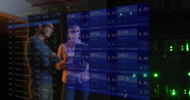 Animation Der Verarbeitung Von Börsen Und Finanzdaten Über Verschiedene Personen — Stockvideo