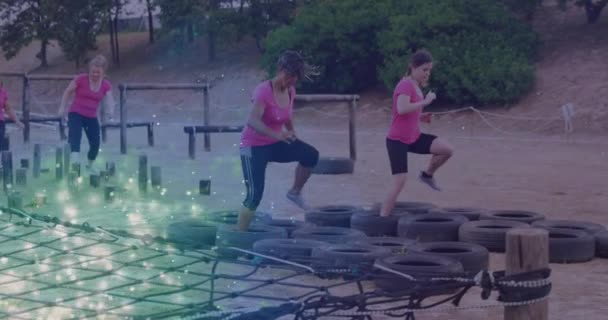 Animering Ljuspunkter Över Olika Kvinnor Hinderbana Kör Global Sport Hälsa — Stockvideo