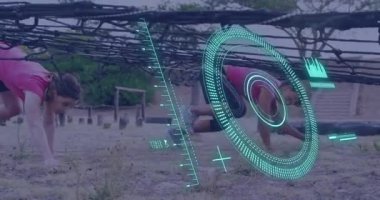 Engelli parkurunda koçu olan çeşitli kadınlar üzerinde bir animasyon. Küresel spor, sağlık, fitness ve dijital arayüz kavramı dijital olarak oluşturulmuş video.