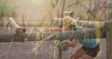 Engel parkurundaki çeşitli kadınlar üzerinde bir animasyon. Küresel spor, sağlık, fitness ve dijital arayüz kavramı dijital olarak oluşturulmuş video.