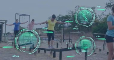 Engelli parkurunda koçu olan çeşitli kadınlar üzerinde bir animasyon. Küresel spor, sağlık, fitness ve dijital arayüz kavramı dijital olarak oluşturulmuş video.