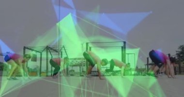 Engelli parkurunda koçu olan çeşitli kadınlar üzerinde bir animasyon. Küresel spor, sağlık, fitness ve dijital arayüz kavramı dijital olarak oluşturulmuş video.