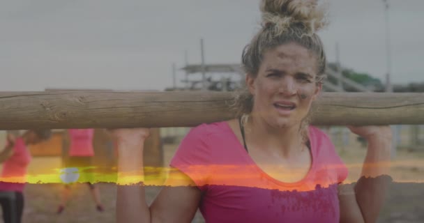 Animering Solnedgång Över Olika Kvinnor Hinderbana Bär Träbarer Global Sport — Stockvideo