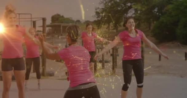 Animacja Nad Różnymi Kobietami Trenerem Torze Przeszkód Globalny Sport Zdrowie — Wideo stockowe