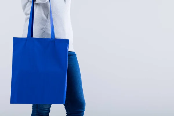 Caucasian Woman Holding Blue Canvas Bag Copy Space Grey Background — Stock Photo, Image
