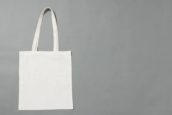 Hochwinkelansicht Der Weißen Leinentasche Mit Kopierraum Auf Grauem Hintergrund Taschen — Stockfoto