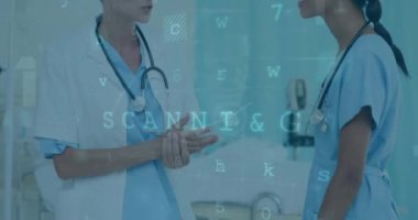 Bağlı ikonların, mesajların, mektupların, sembollerin, çeşitli kadın doktorların sohbet edişlerinin animasyonu. Dijital bileşik, çoklu pozlama, iletişim, şifre, tıbbi ve sağlık hizmeti kavramı.