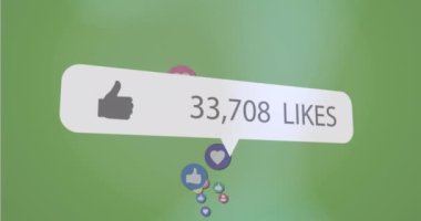 Yeşil arkaplanda birden fazla simge üzerinde değişen sayılara sahip mesaj simgelerinin canlandırılması. Dijital olarak üretilen hologram, illüstrasyon, sosyal medya, büyüme, iş ve teknoloji kavramı.