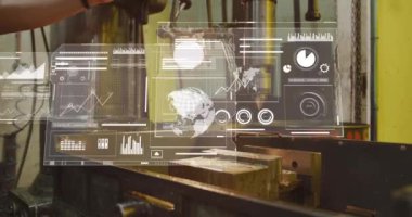 Kafkasyalı tamircinin makineden düşen suyu kapatmasıyla ilgili bilgi arayüzlerinin animasyonu. Dijital bileşik, çoklu pozlama, veritabanı, teknoloji, imalat, oto tamirhanesi.