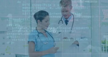 Çeşitli doktorların hasta raporlarını tartışması üzerine bağlı ikonların ve bilgisayar dilinin animasyonu. Dijital bileşik, çoklu maruz kalma, iletişim, kodlama, tıbbi ve sağlık konsepti.