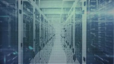 Sunucu odasında veri işleme animasyonu. Küresel teknoloji veri işleme ve dijital arayüz konsepti dijital olarak oluşturulmuş video.