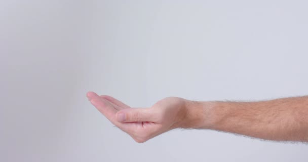 不同人的手在白色的背景上滴血 动作缓慢 药物和保健 — 图库视频影像
